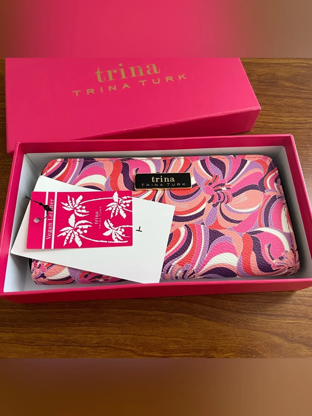 NIB ~ TRINA TURK Pink Swirl Zip Around Wallet in Gift Box Vegan Leather RDIF New